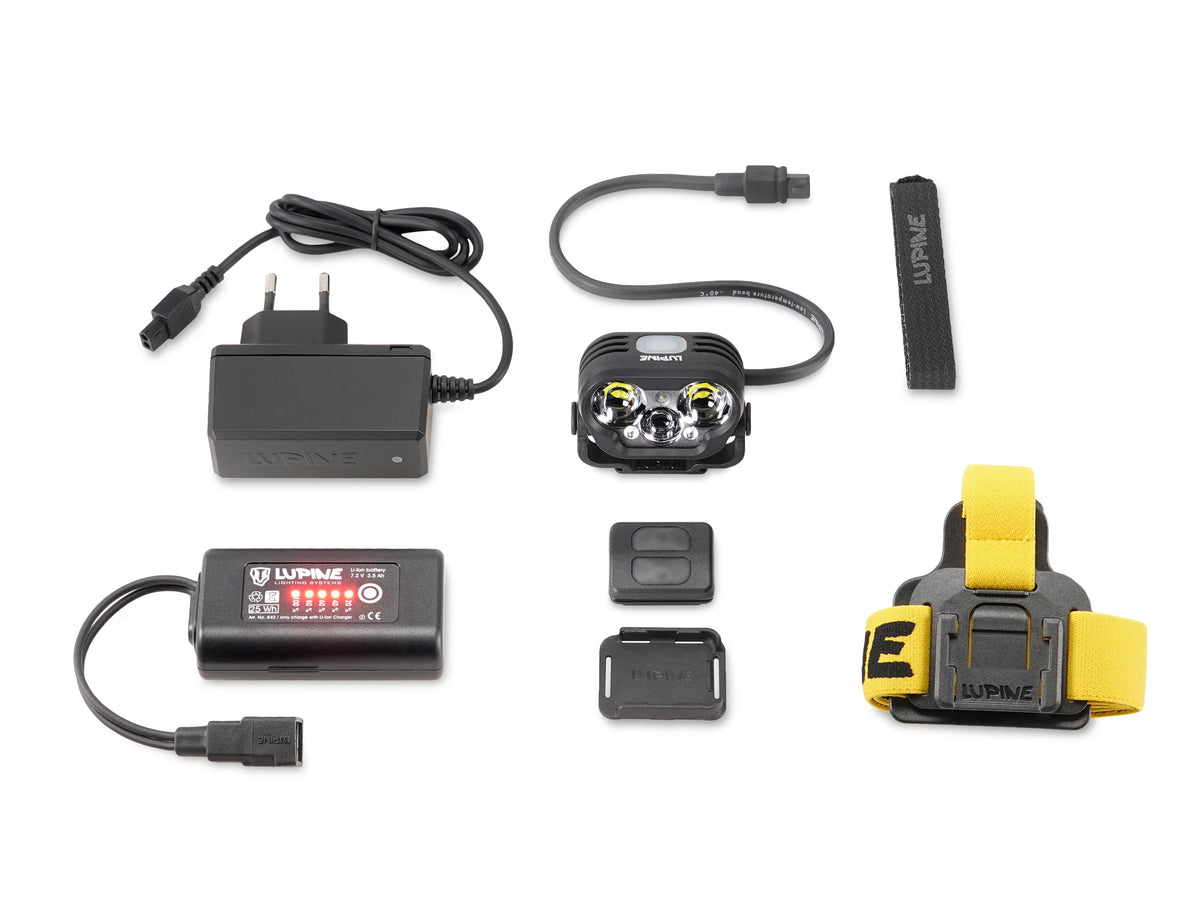 Scope of delivery: Blika light head, 3.5 Ah SmartCore battery, Bluetooth remote with wristband mount, headband with mount and Wiesel charger
