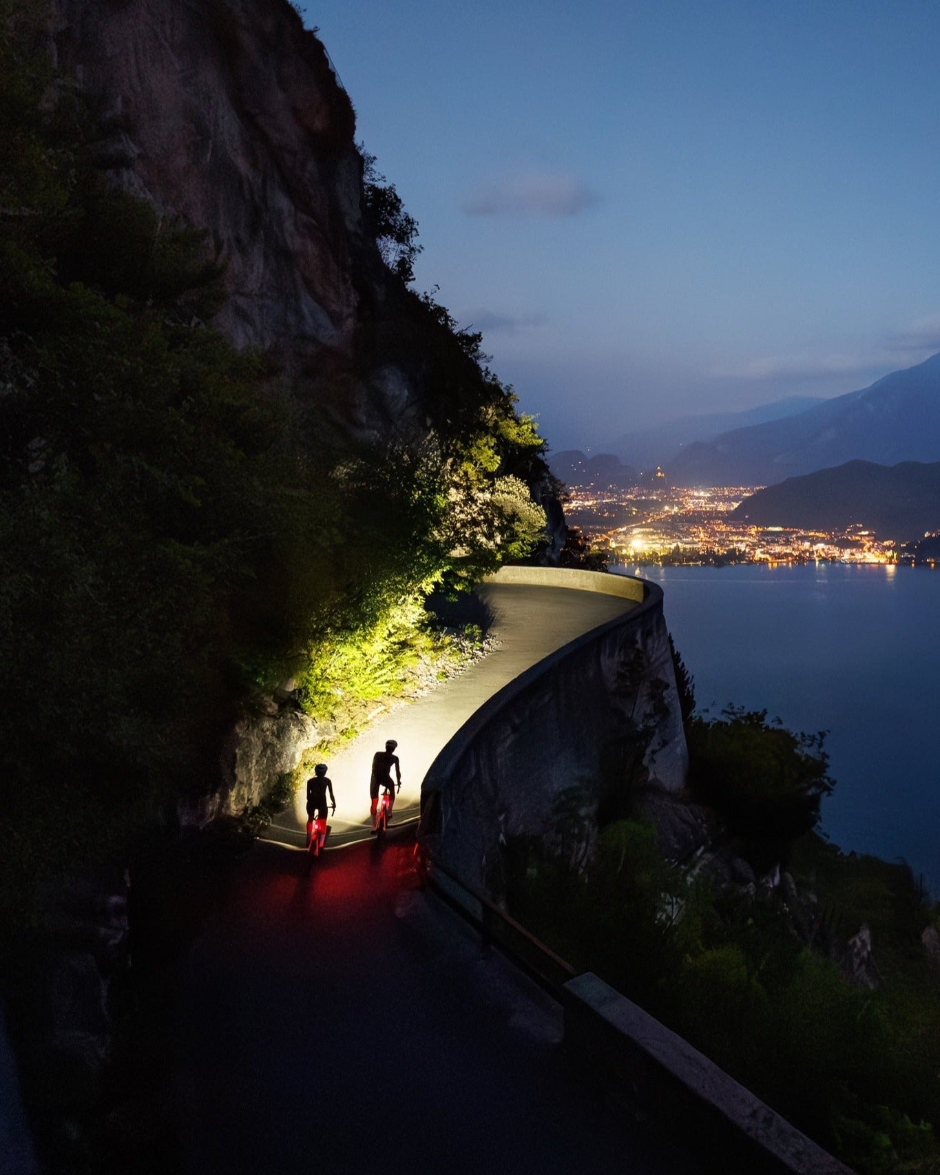 Nachtfahrt am Gardasee mit Lupine-Licht
