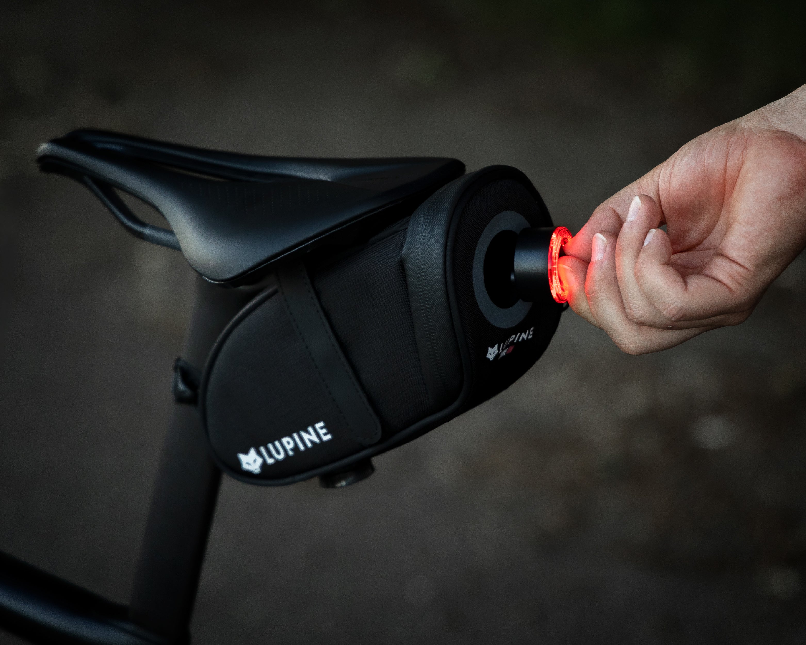 rennrad rücklicht aero sattelstütze UFO Satteltasche International