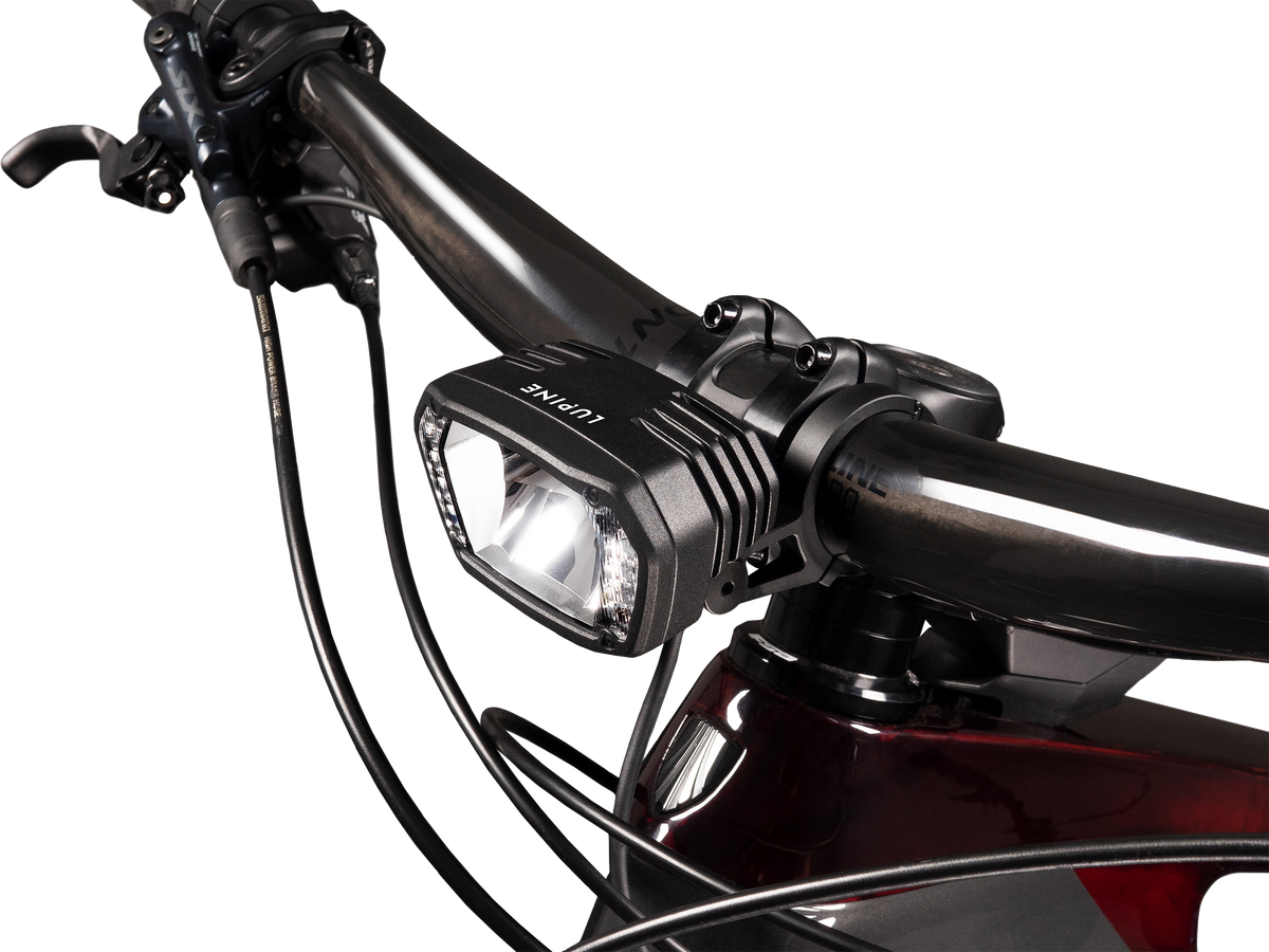 SL X am Lenker eines E-Bikes, Ansicht von schräg vorn links