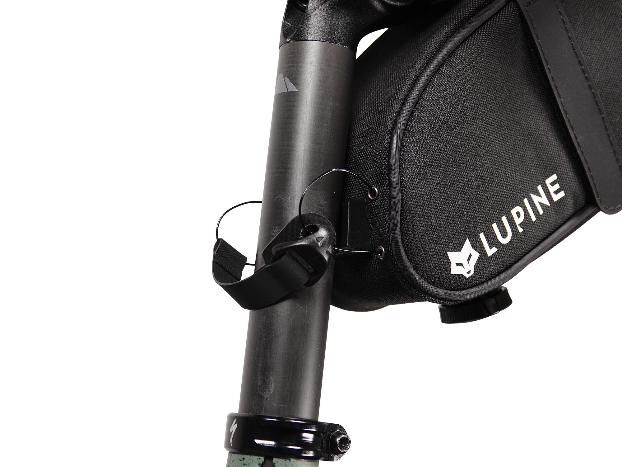 Montage der Lupine UFO Satteltasche mit Klettband an der Sattelstütze